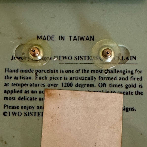 Vintage Two Sisters Earrings - Picture 3 of 3